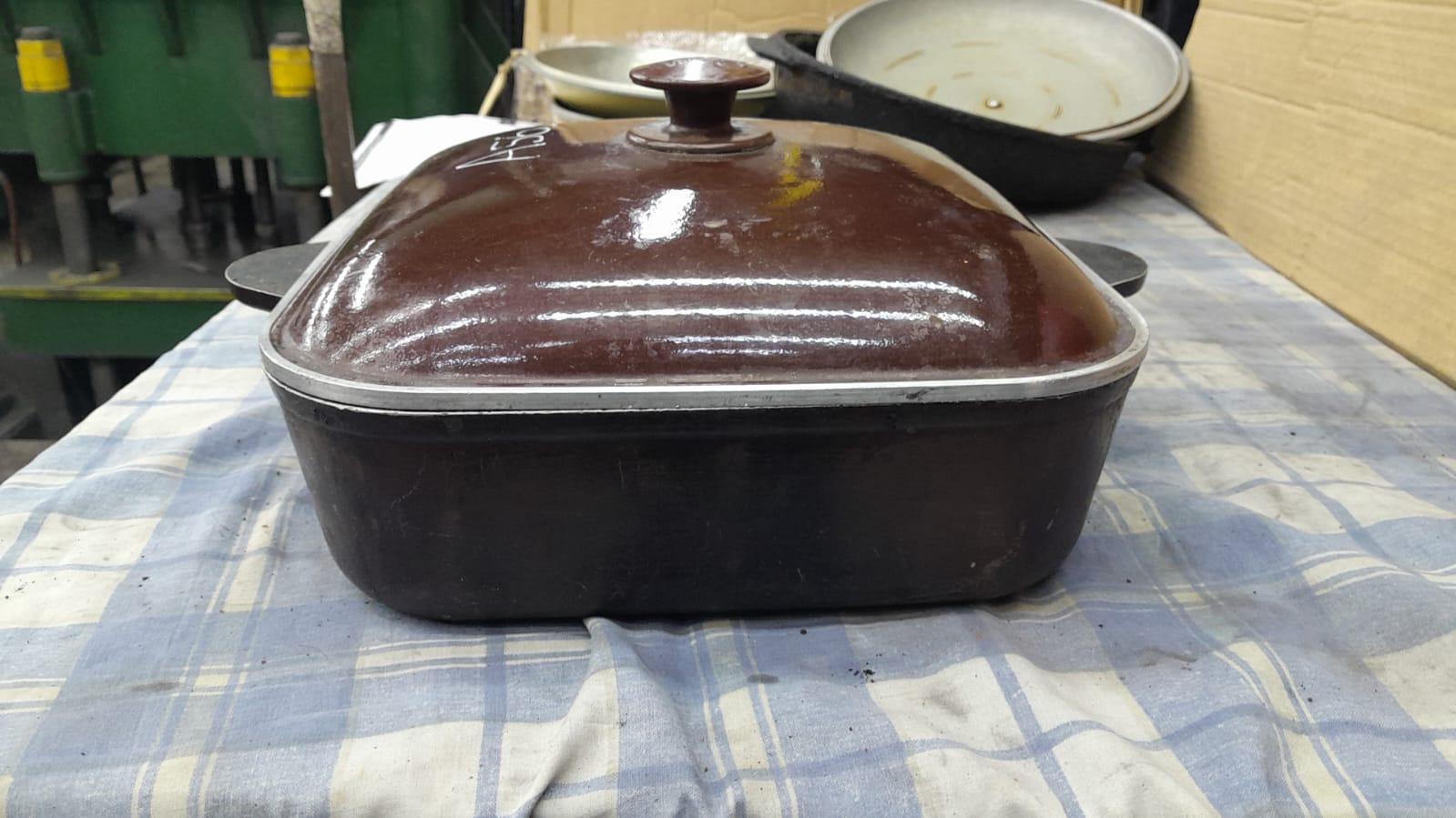 Una pieza antes de la restauración, con el recubrimiento gastado