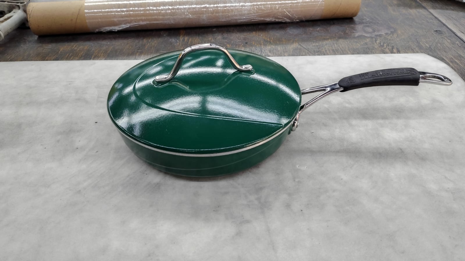 Pieza restaurada en esmalte verde